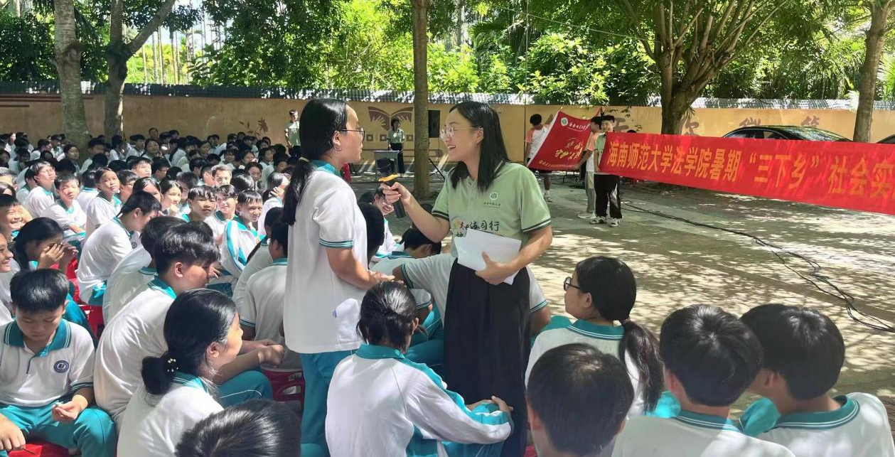 我院公益法律服务宣讲团走进琼海市万泉中学开展网信普法服务