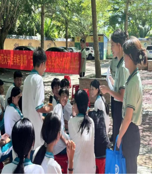 我院公益法律服务宣讲团走进琼海市万泉中学开展网信普法服务