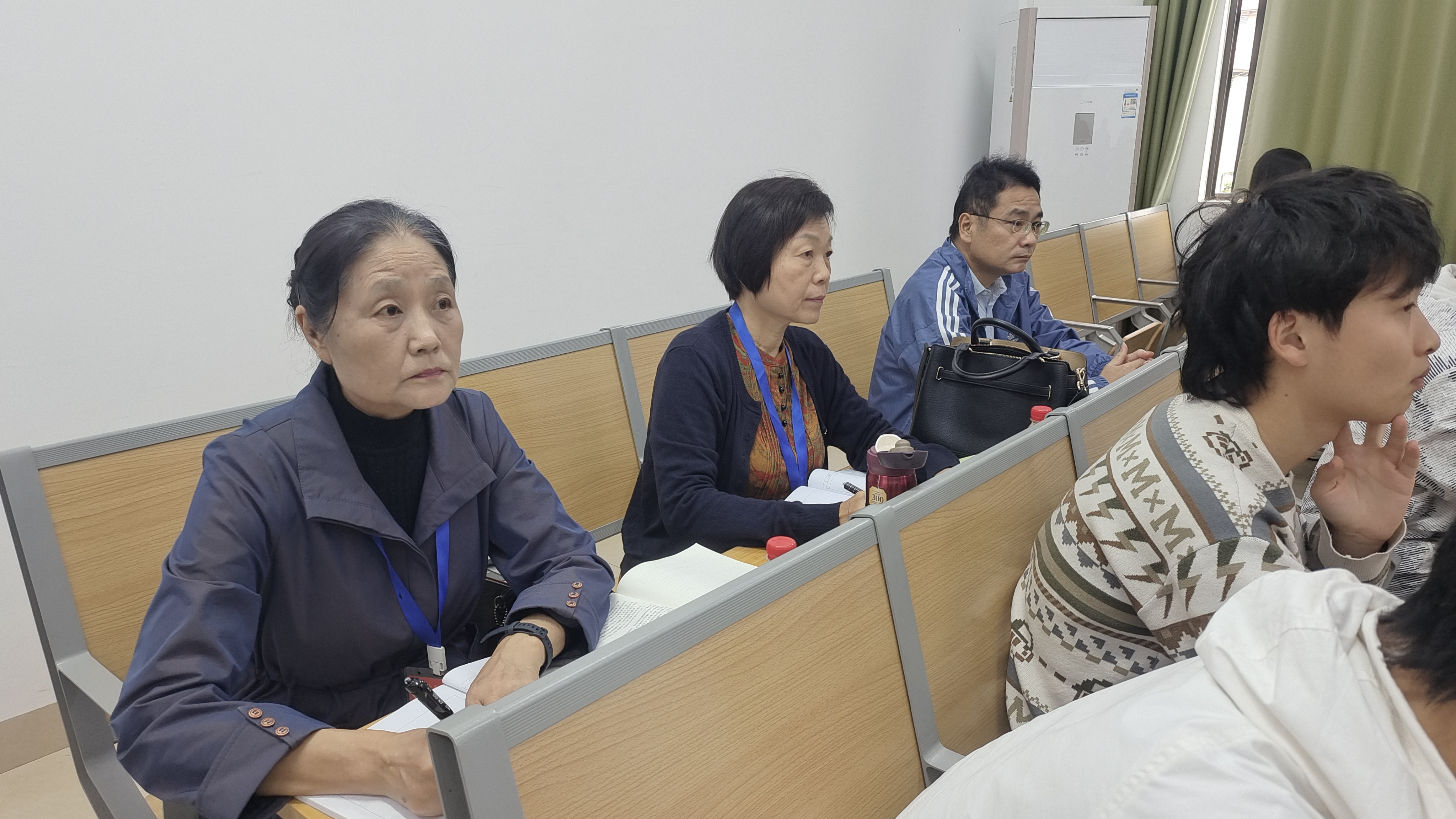 校-院两级督导与法学院领导、教师联合听评课