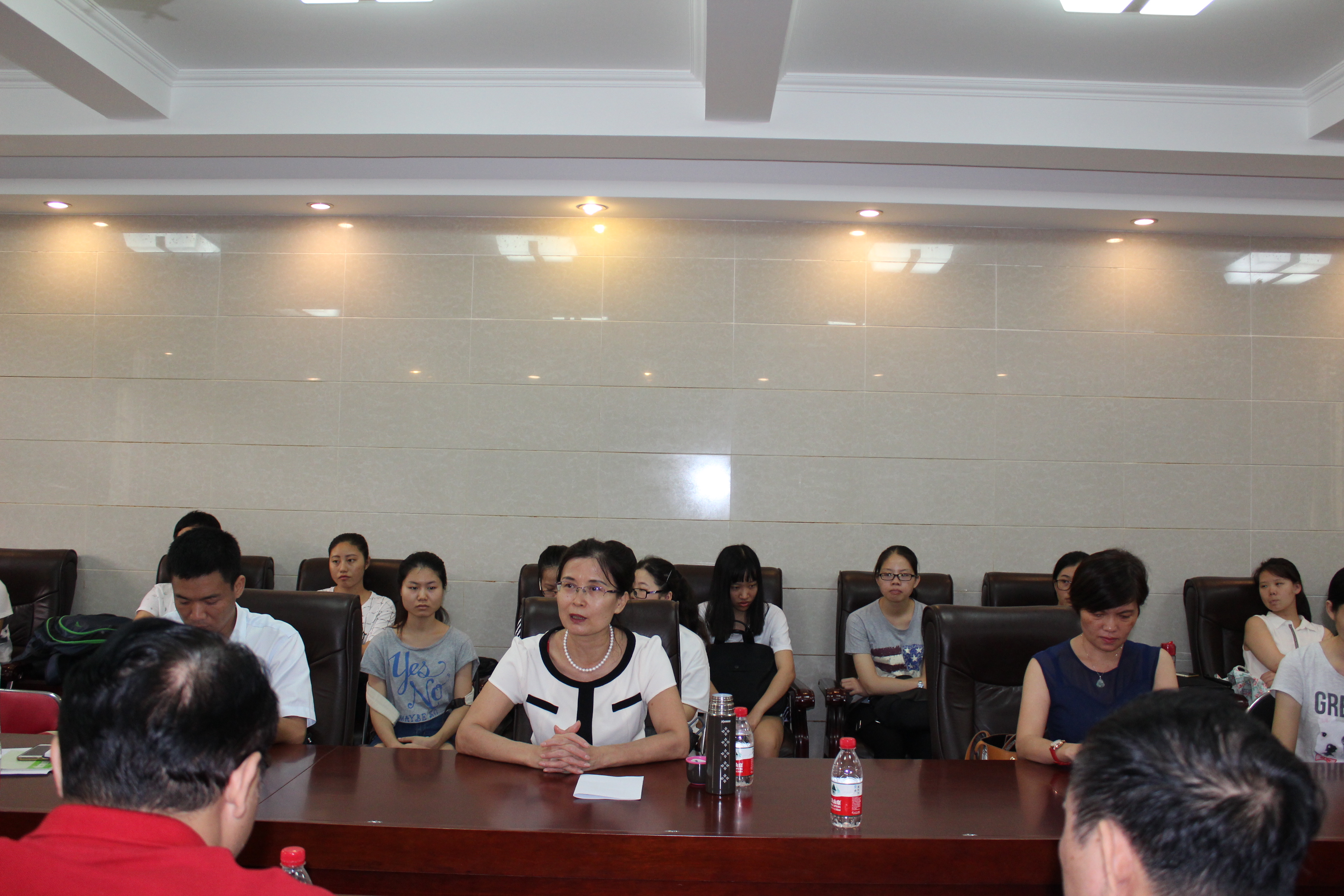 海口市两级法院应邀来我校与法学院2017届毕业生座谈