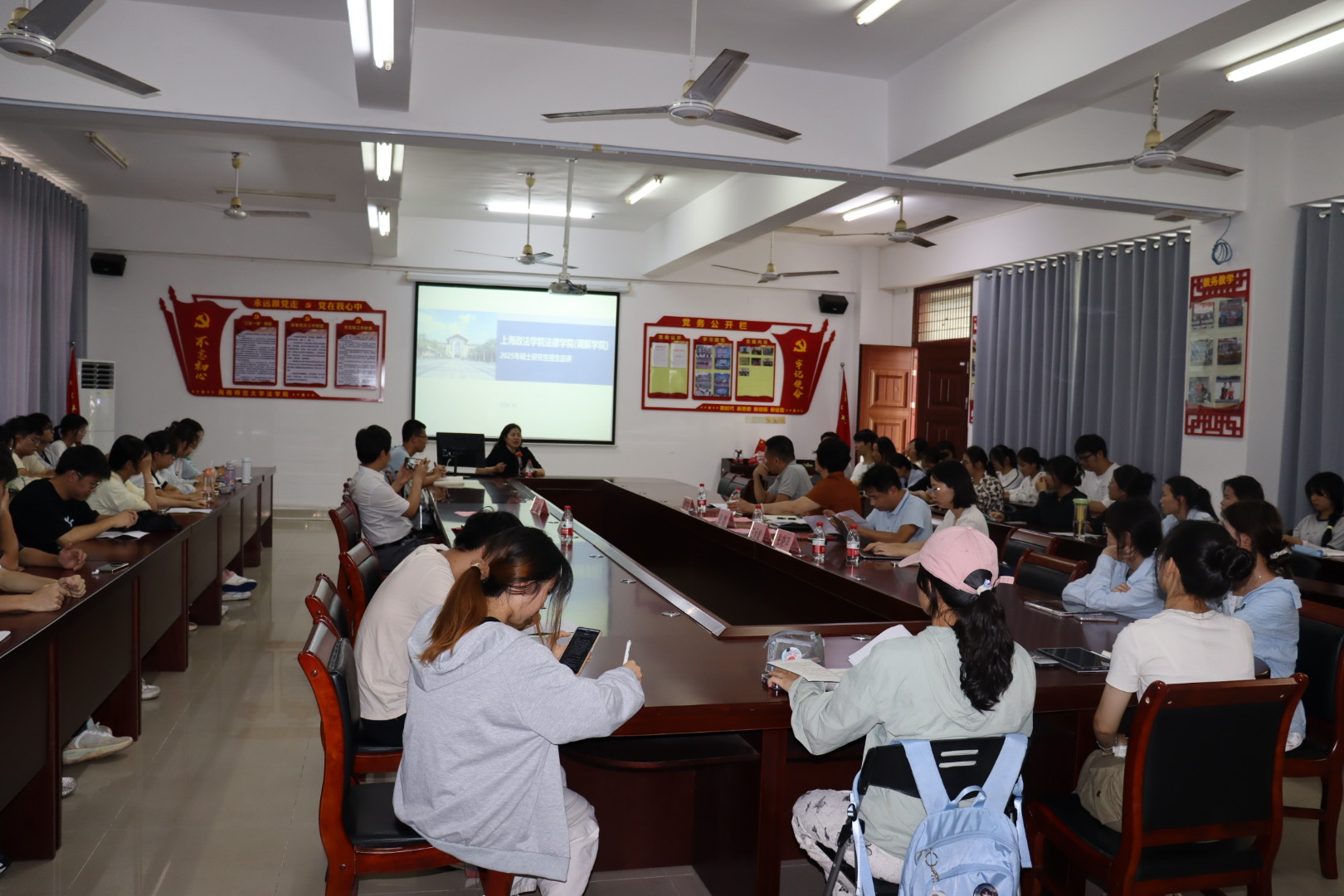 上海政法学院调解学院院长侯怀霞一行前来我院开展交流座谈暨硕士招生宣讲活动