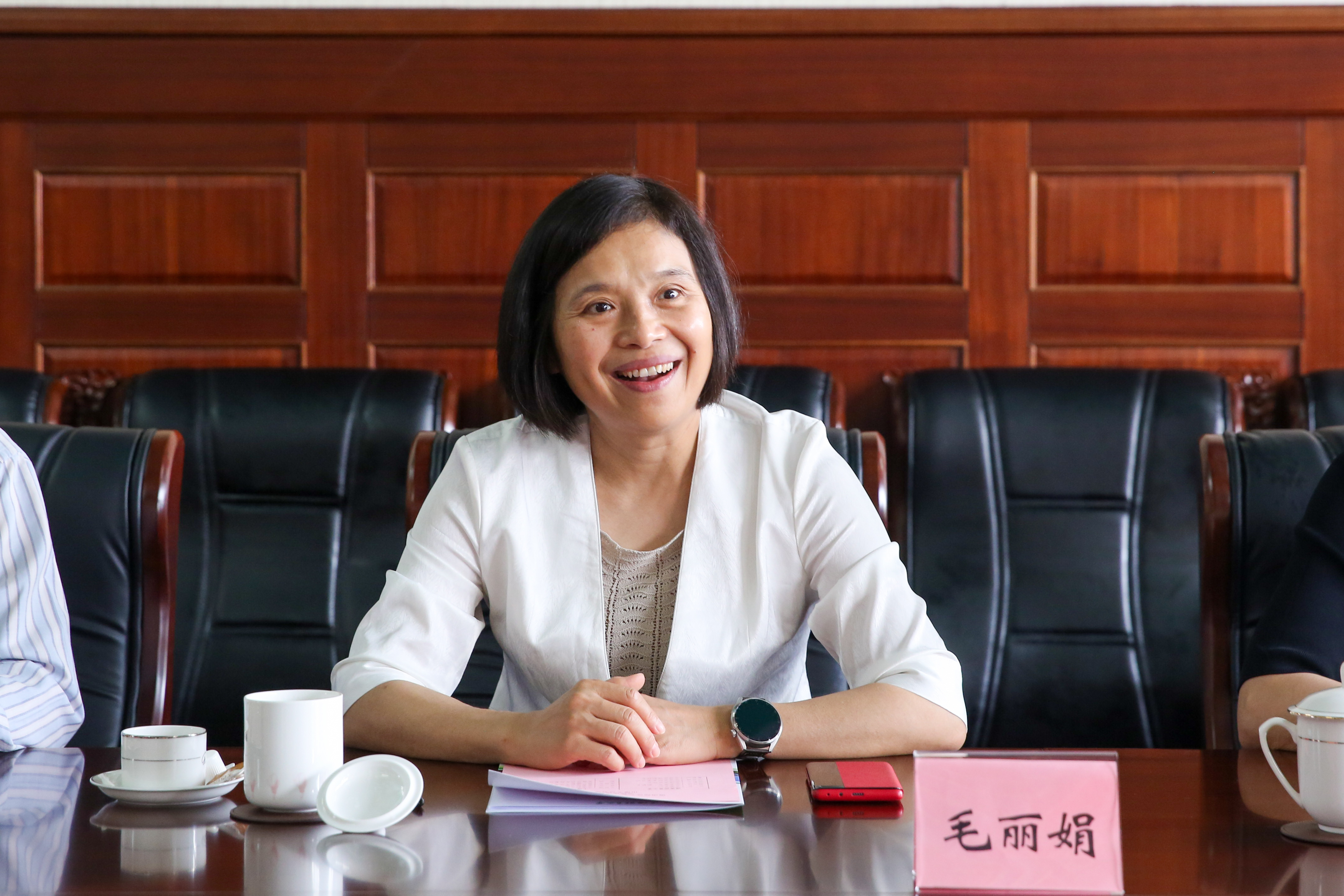 许玫带队赴上海体育大学推进足球学院工作